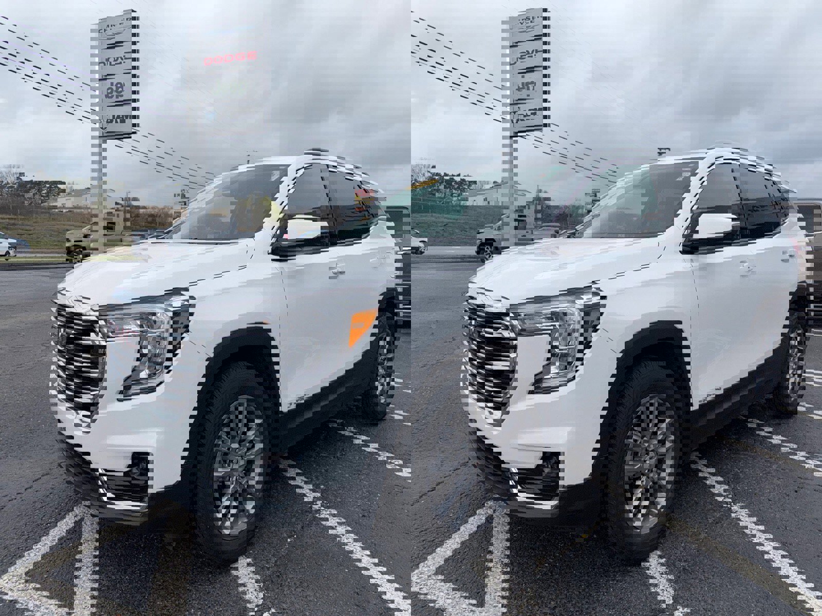 Used 2024 GMC Terrain SLT image 8