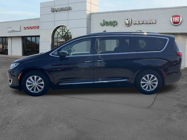 Used 2018 Chrysler Pacifica Touring-L FWD image 4