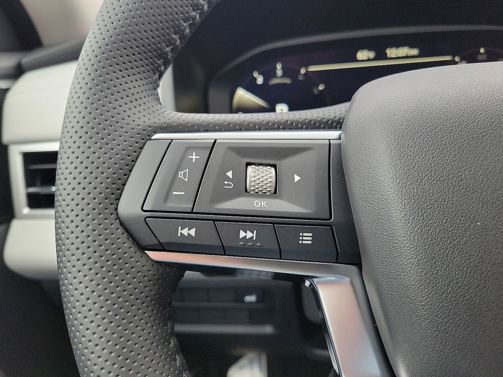 New 2025 Mitsubishi Outlander AWD image 18