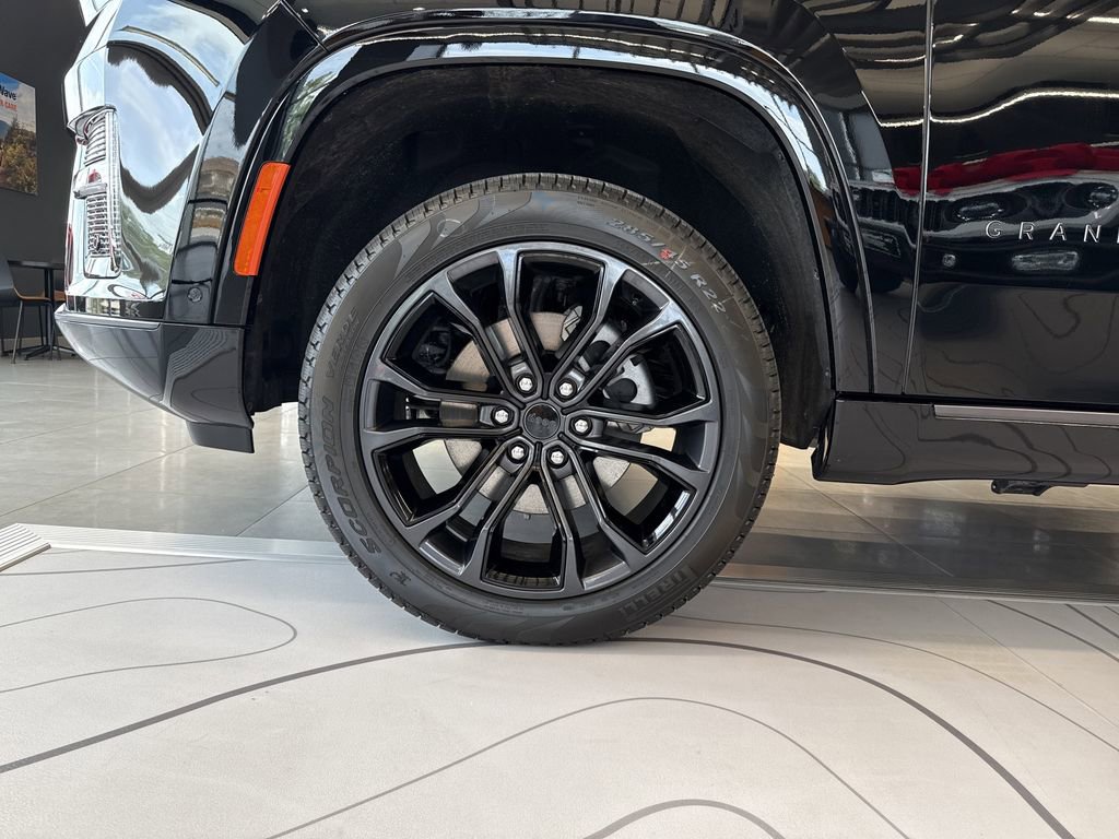 New 2026 Jeep Grand Wagoneer Summit w/ Premium Group III image 9
