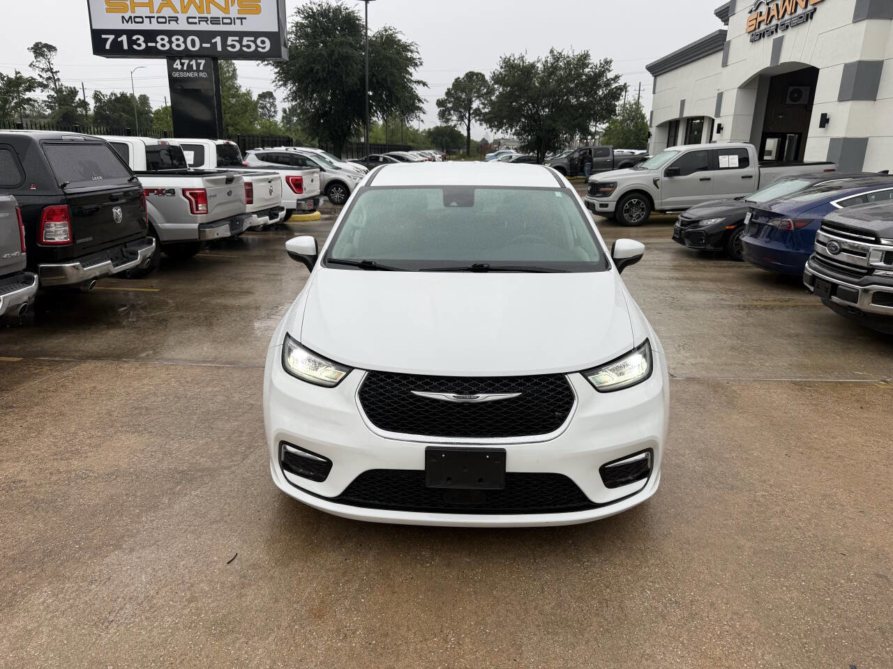 Used 2023 Chrysler Pacifica Touring-L FWD image 37