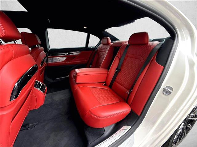 Used 2022 BMW 750i xDrive w/ Executive Package AWD/4WD image 28