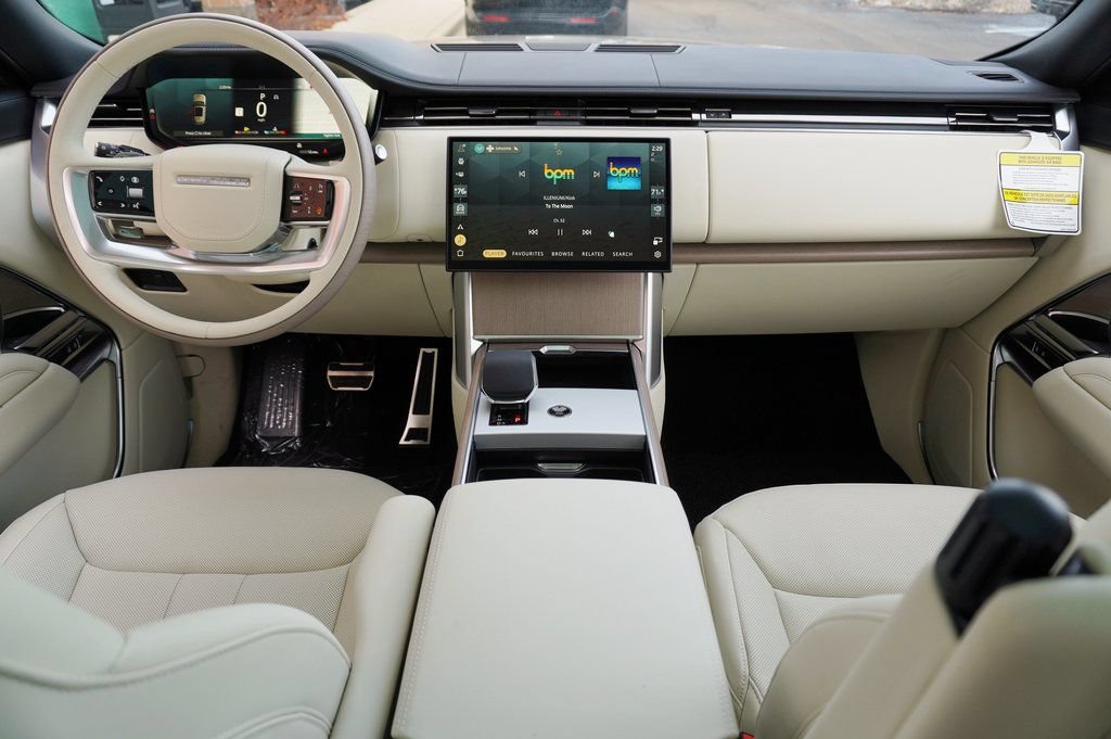 Used 2026 Land Rover Range Rover SE AWD/4WD image 8