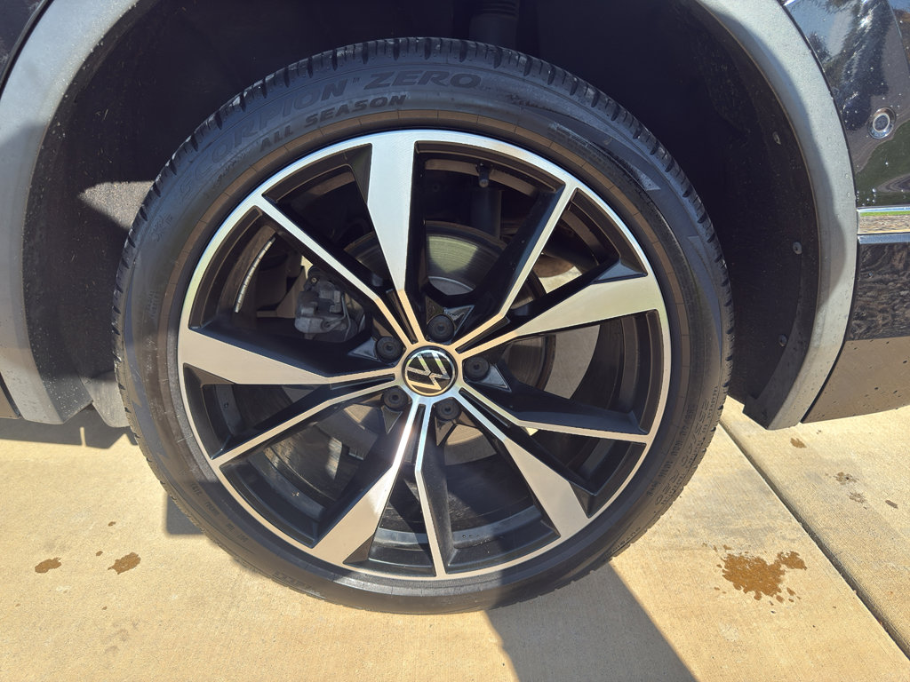 Used 2022 Volkswagen Tiguan SEL R-Line image 17