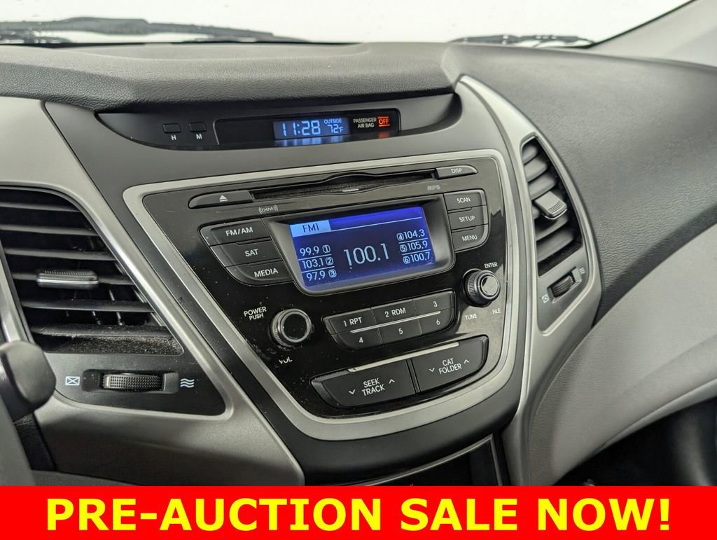 Used 2015 Hyundai Elantra SE image 16