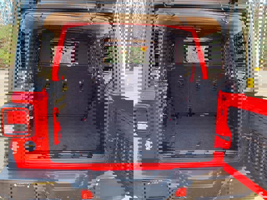 Used 2018 Jeep Wrangler Unlimited Sahara image 12