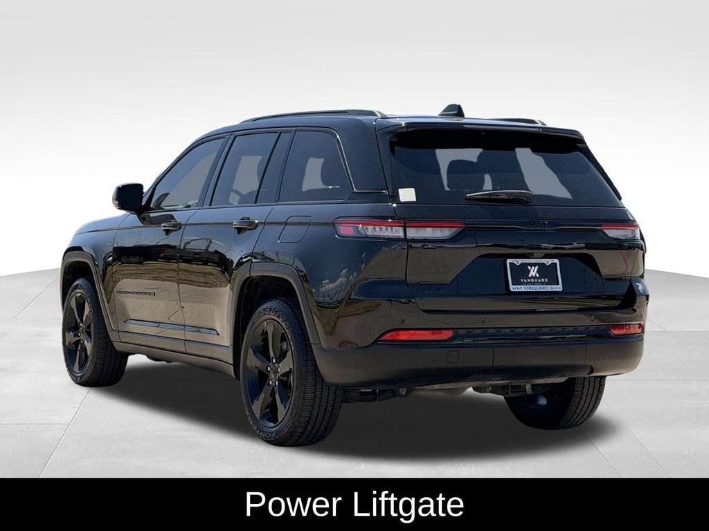 Used 2023 Jeep Grand Cherokee Altitude AWD/4WD image 7