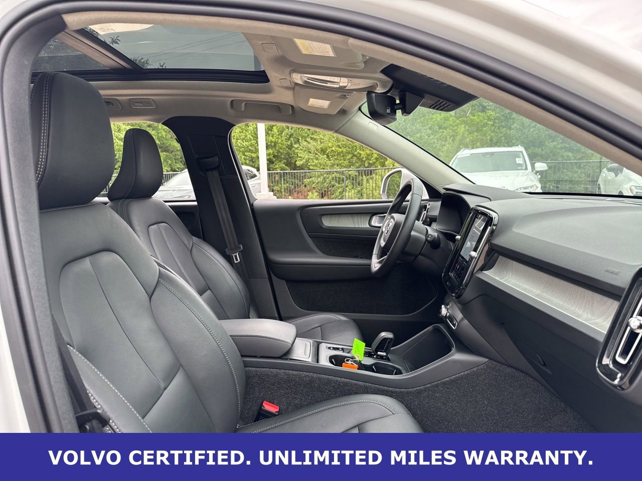 Used 2025 Volvo XC40 B5 Core AWD/4WD image 9