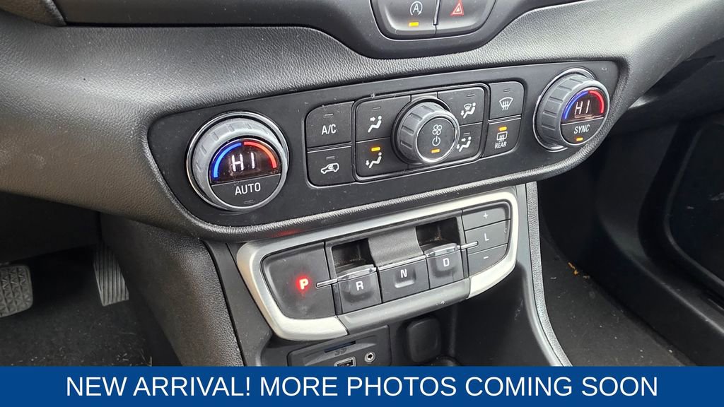 Used 2024 GMC Terrain SLT image 19