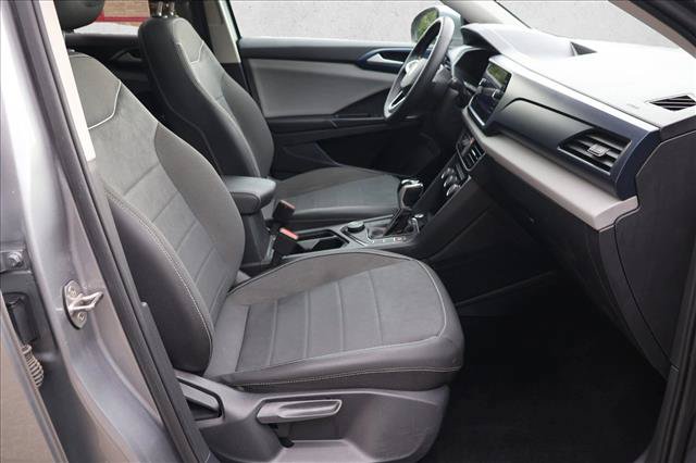Used 2023 Volkswagen Taos SE w/ Panoramic Sunroof Package AWD/4WD image 28