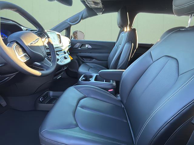 New 2026 Chrysler Pacifica Select image 18