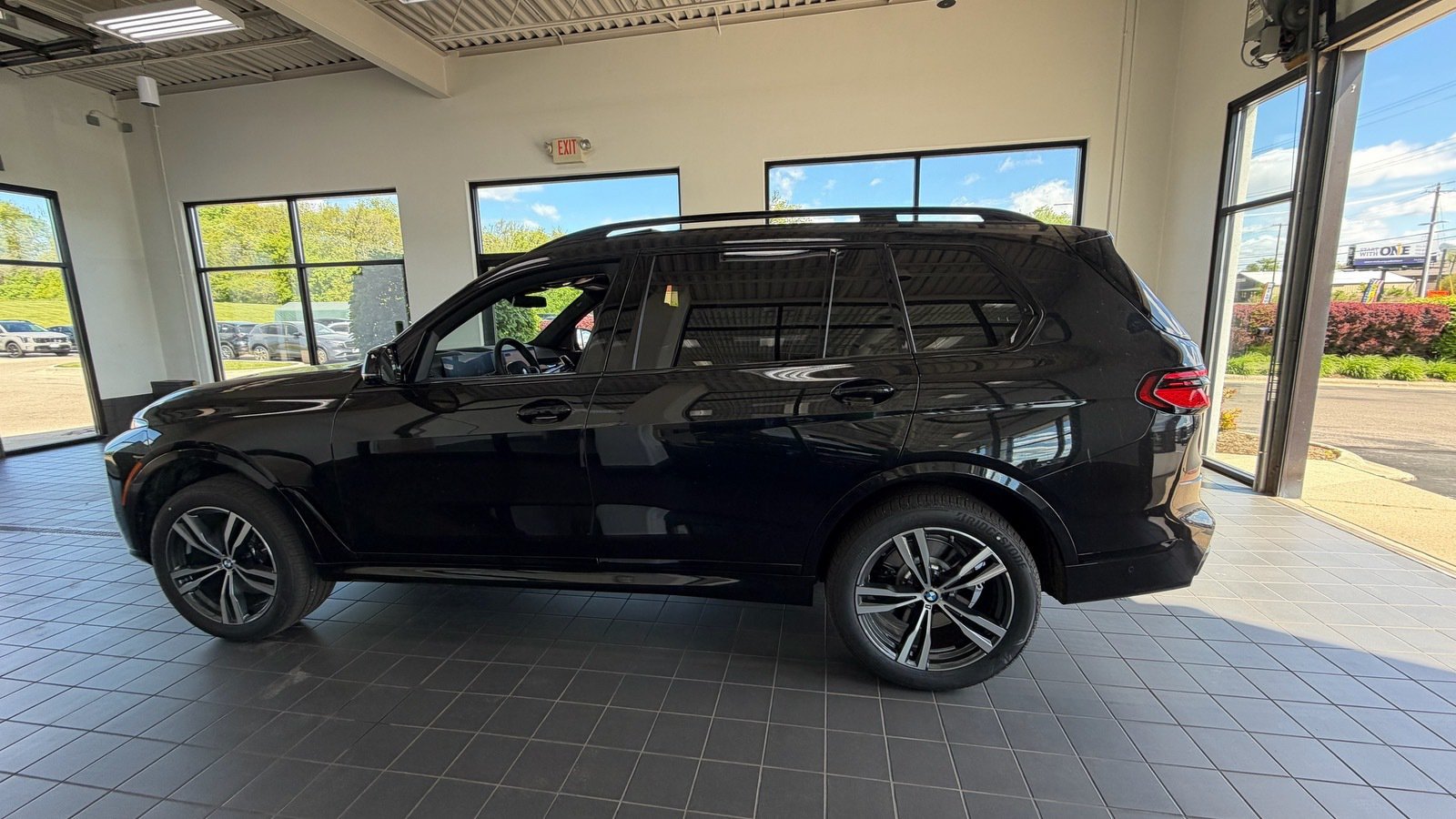 New 2026 BMW X7 xDrive40i w/ M Sport Package AWD/4WD image 6