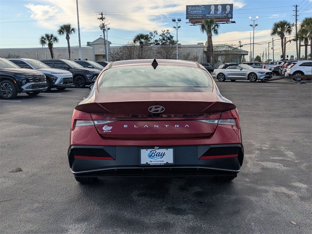 Certified 2024 Hyundai Elantra SEL w/ Convenience Package image 7