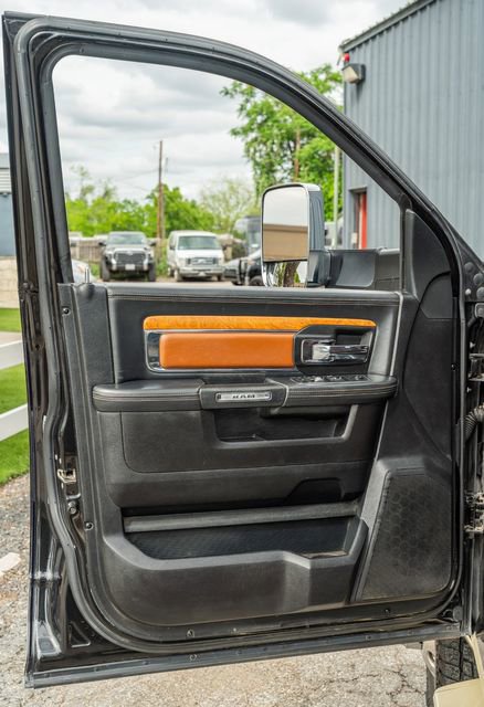 Used 2017 RAM 3500 Laramie Longhorn image 16
