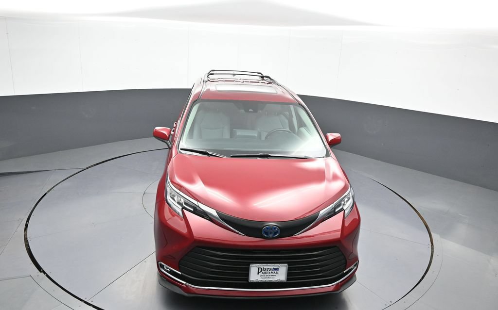 Certified 2022 Toyota Sienna XLE AWD/4WD image 37