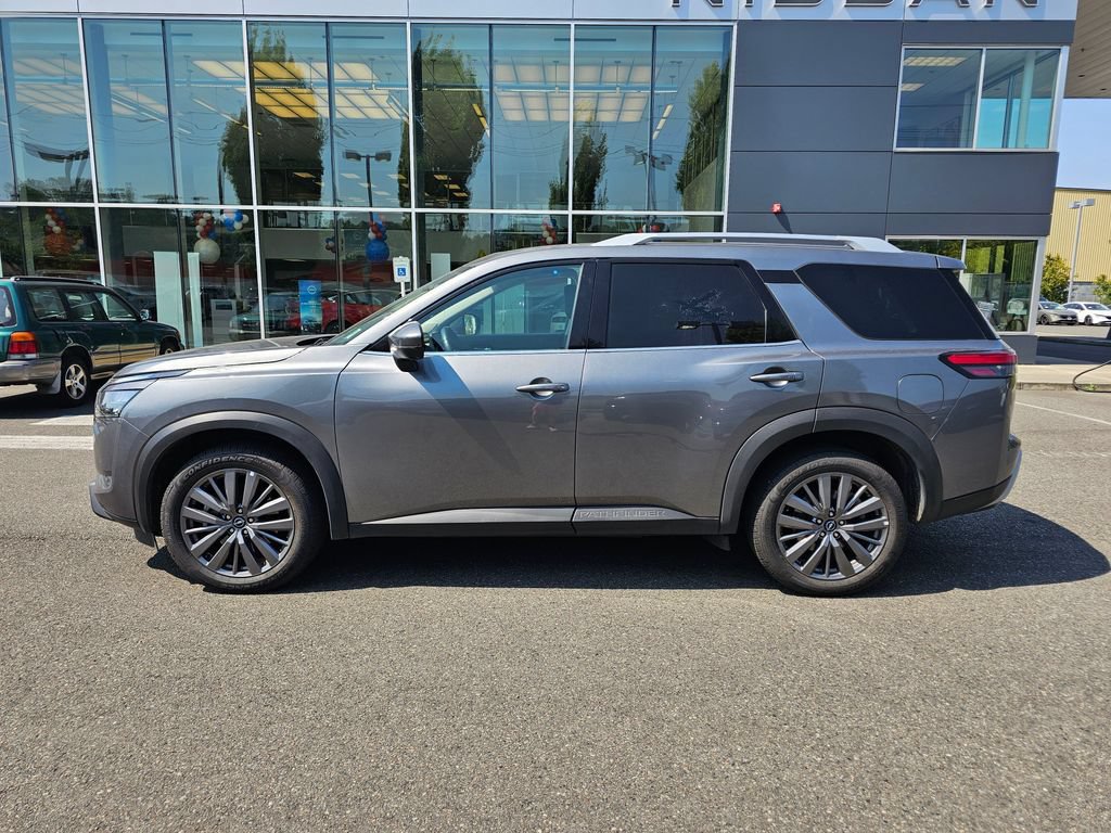 Used 2025 Nissan Pathfinder SL w/ SL Premium Package AWD/4WD image 8
