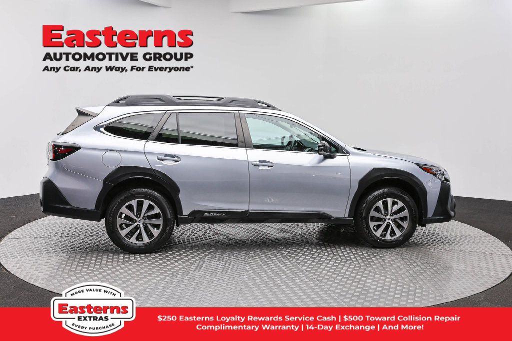 Used 2023 Subaru Outback Premium AWD/4WD image 5