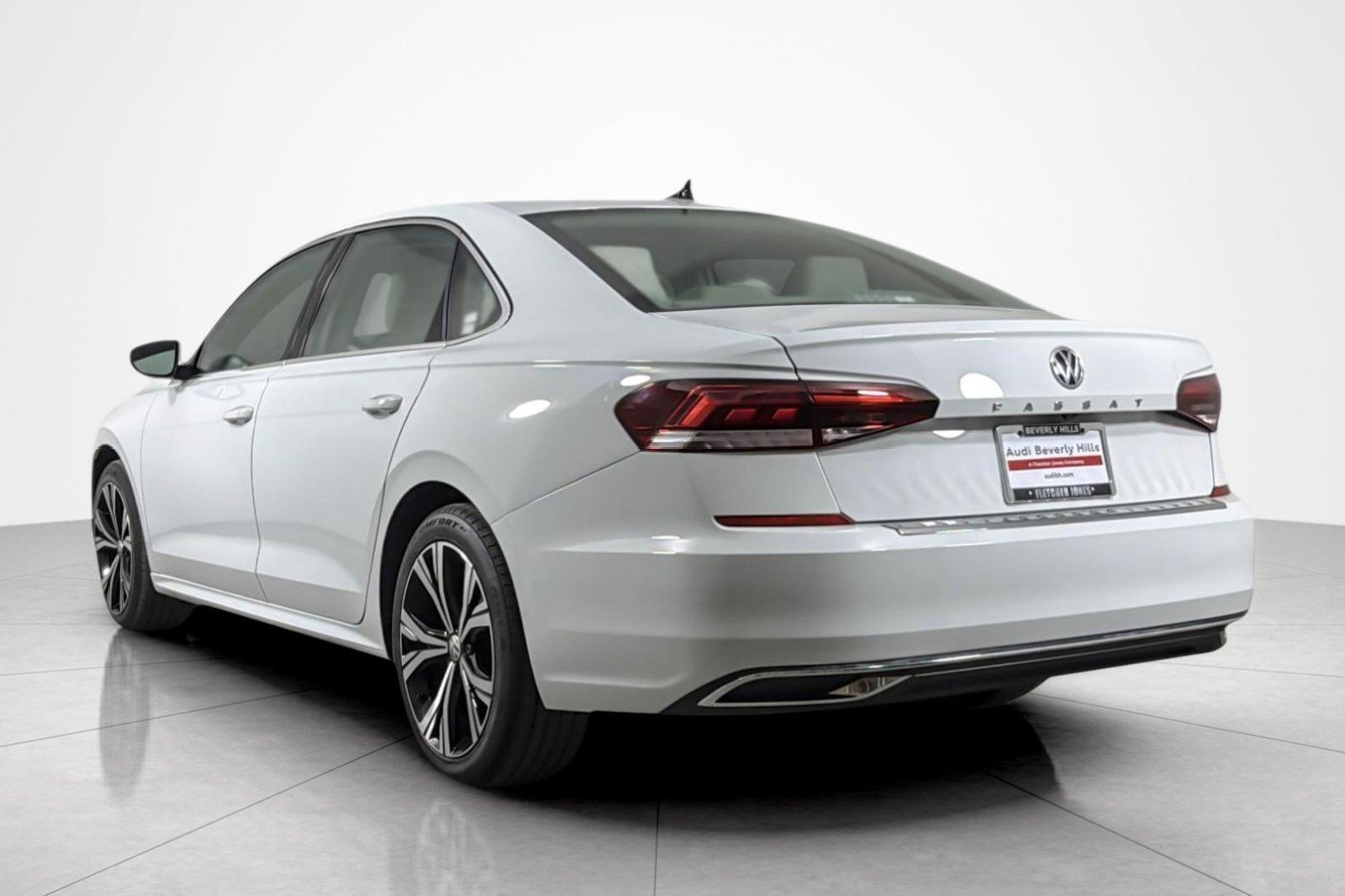 Used 2022 Volkswagen Passat 2.0T SE FWD image 3