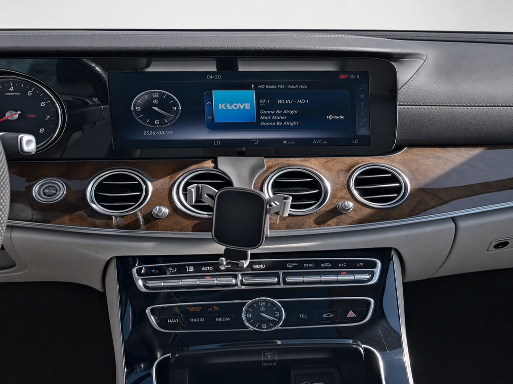 Used 2017 Mercedes-Benz E 300 4MATIC image 16