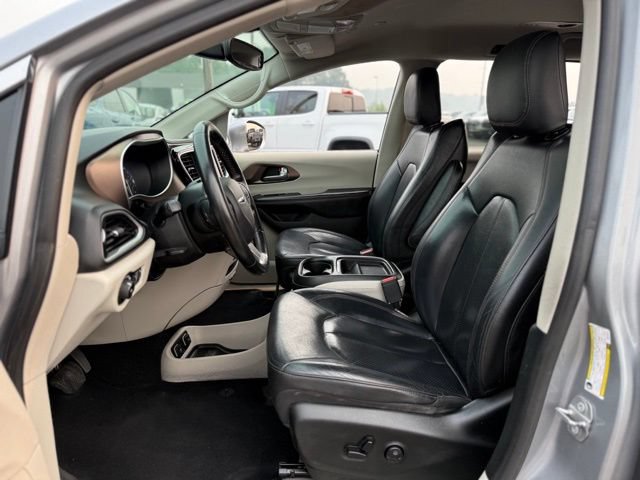Used 2019 Chrysler Pacifica Touring-L FWD image 9