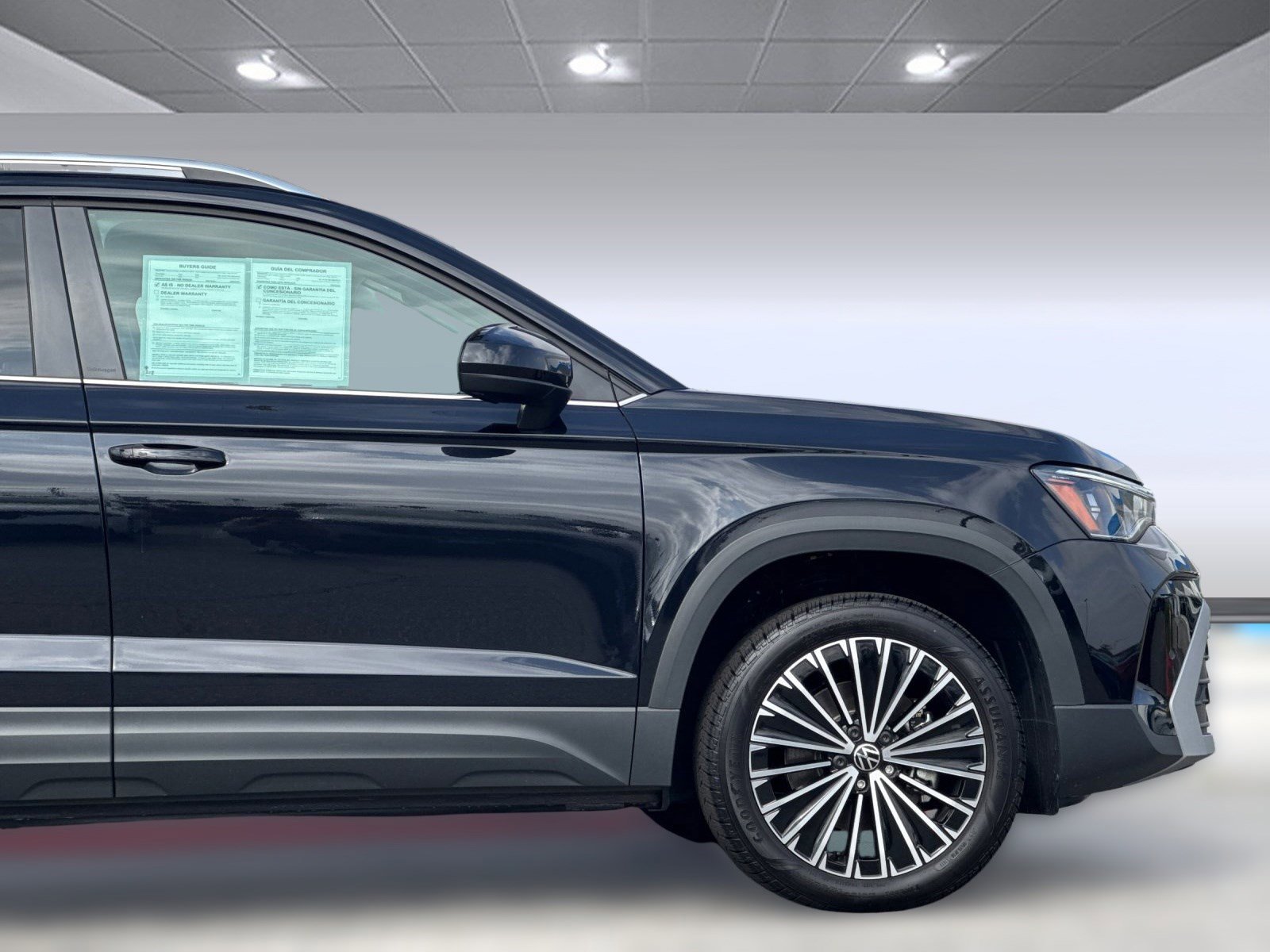 Used 2025 Volkswagen Taos SE w/ Panoramic Sunroof Package image 34