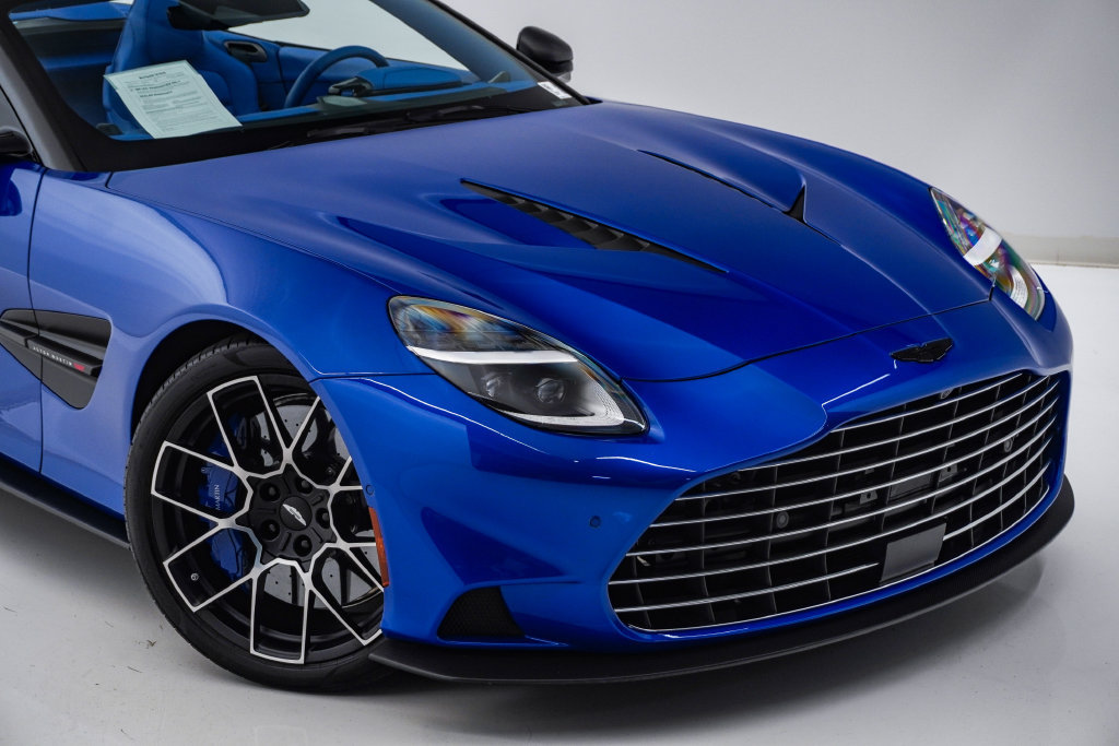 Used 2026 Aston Martin Vanquish Convertible RWD image 4