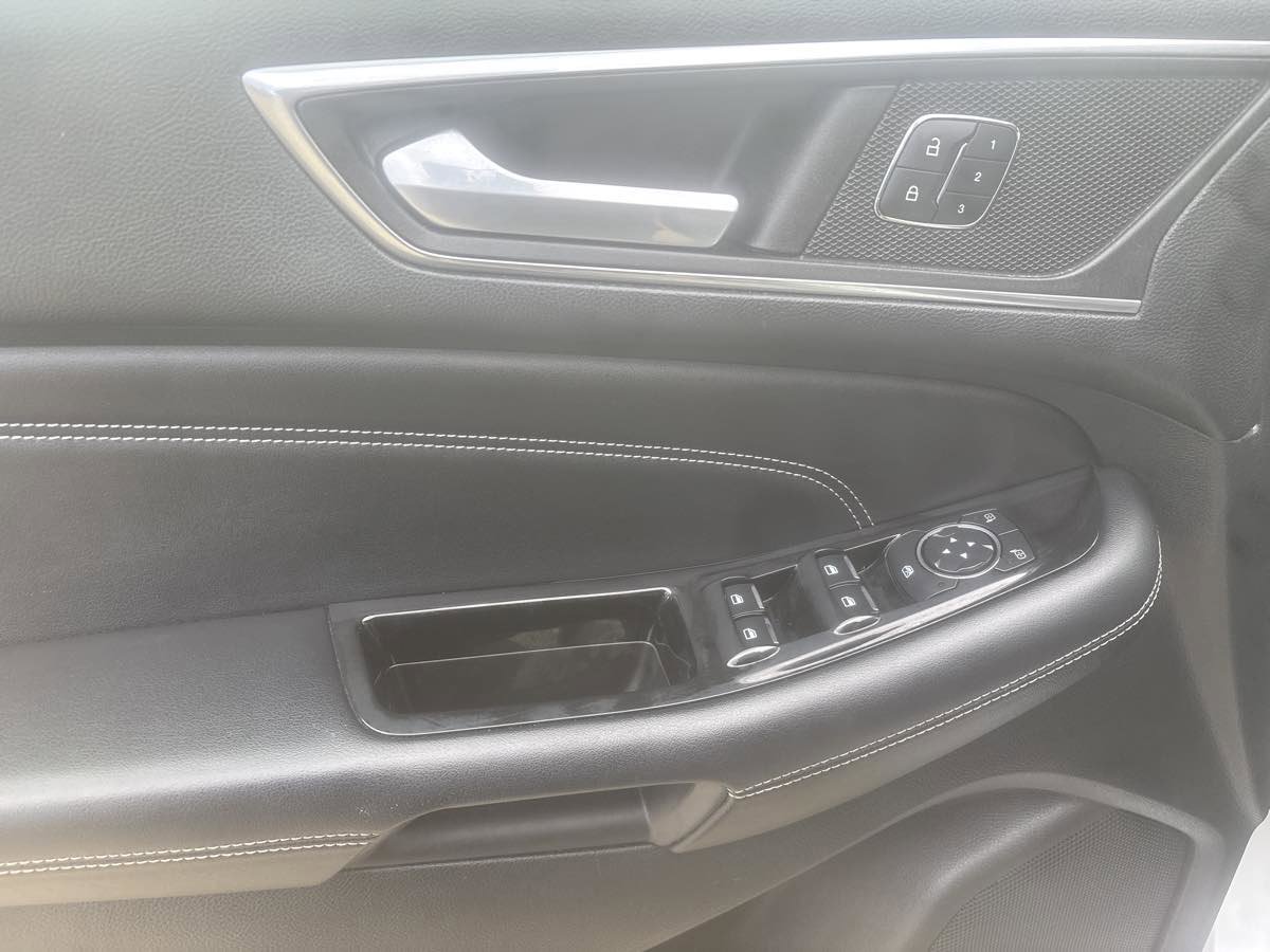 Used 2015 Ford Edge Titanium image 8