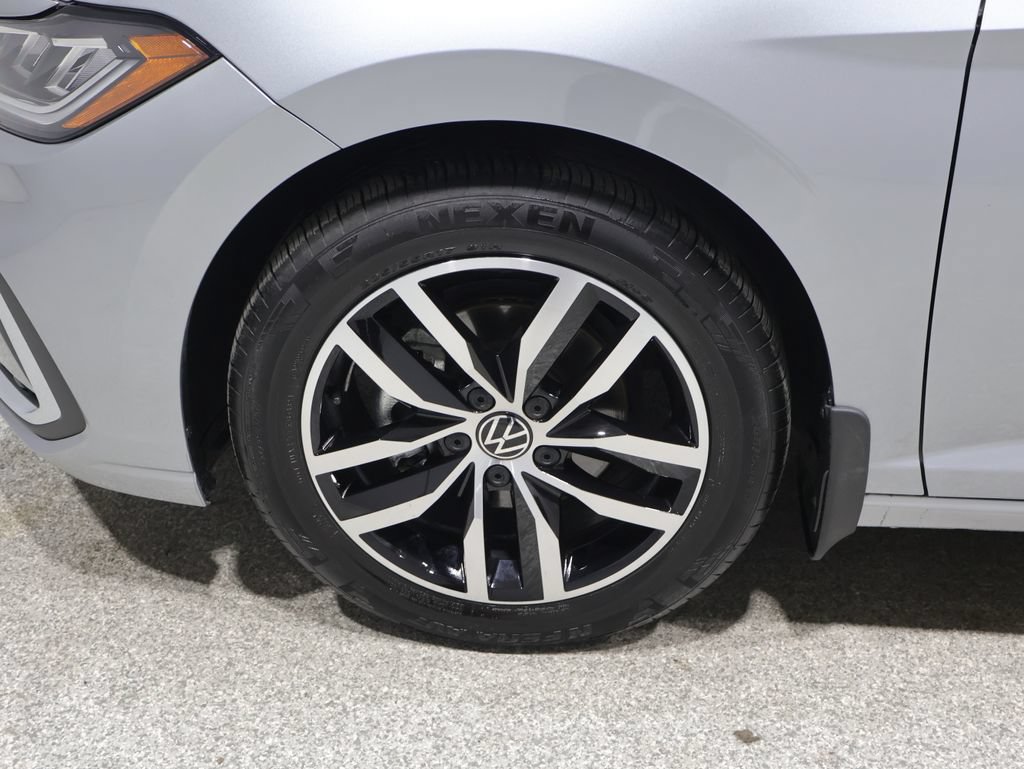 Used 2025 Volkswagen Jetta SE FWD image 8