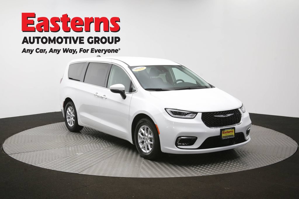 Used 2023 Chrysler Pacifica Touring-L FWD image 51