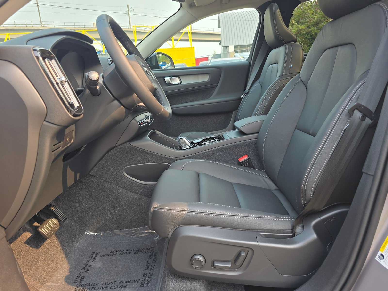 New 2026 Volvo XC40 B5 Plus w/ Protection Package Premier AWD/4WD image 19