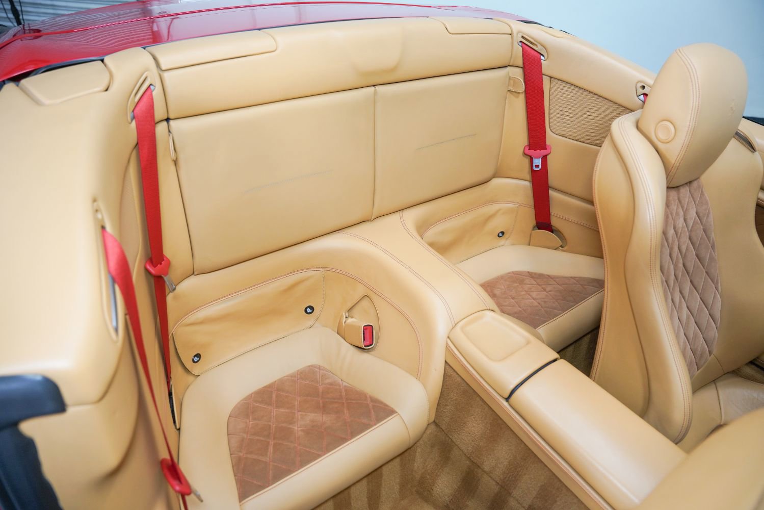Used 2013 Ferrari California RWD image 33