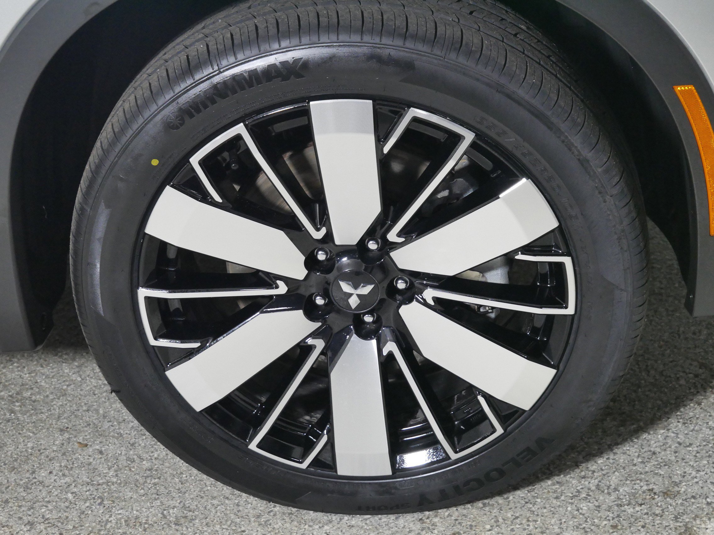 Used 2025 Mitsubishi Outlander SE image 15