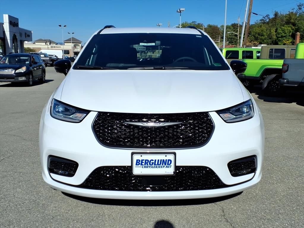 New 2026 Chrysler Pacifica Select w/ S Appearance Package FWD image 9