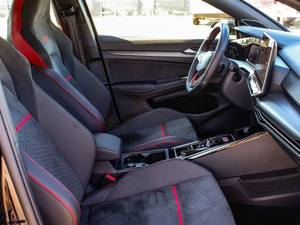 Used 2025 Volkswagen GTI SE FWD image 41