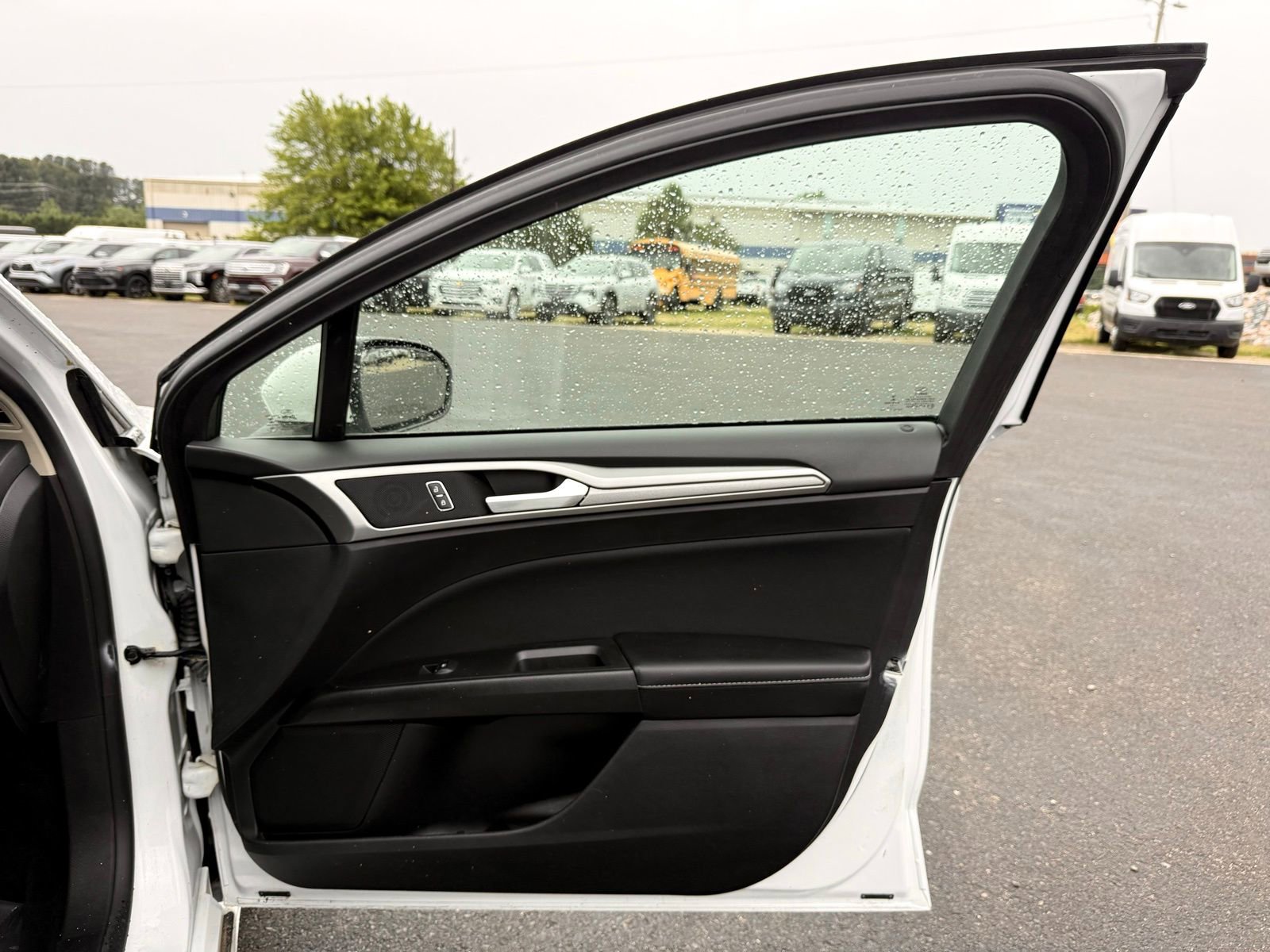 Used 2019 Ford Fusion SE FWD image 19