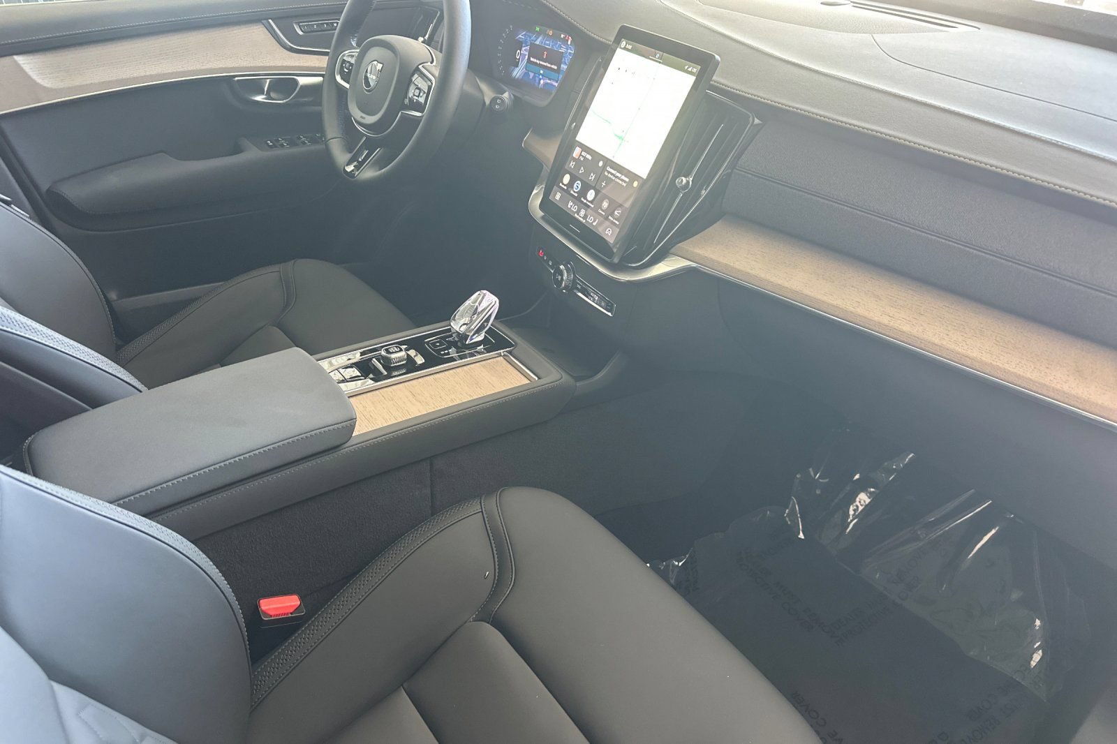 New 2026 Volvo XC90 T8 Plus w/ Protection Package AWD/4WD image 14