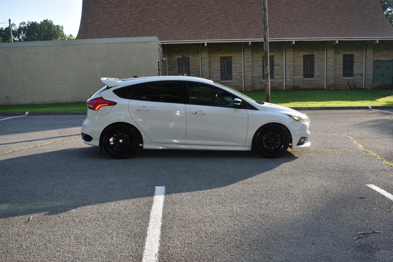 Used 2016 Ford Focus ST FWD image 8