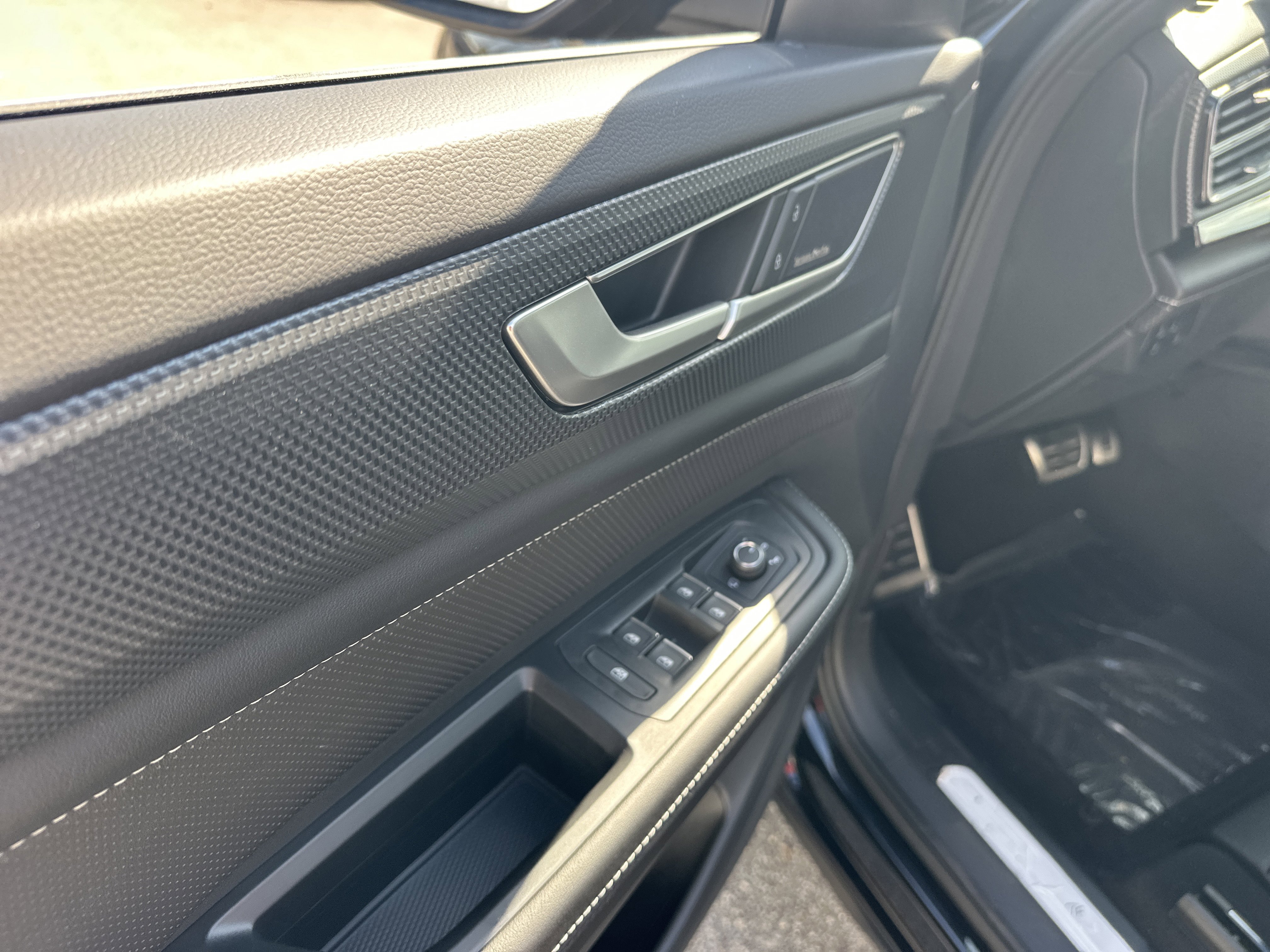 New 2026 Volkswagen Atlas Cross Sport SEL Premium R-Line image 16