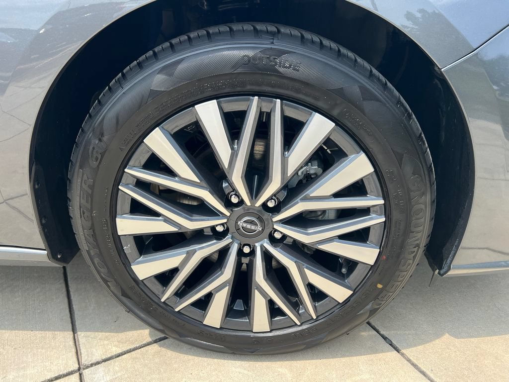 Used 2025 Nissan Altima 2.5 SV FWD image 5