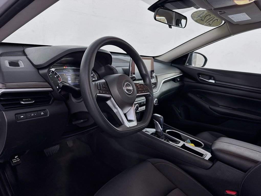 Used 2024 Nissan Altima 2.5 SV image 14