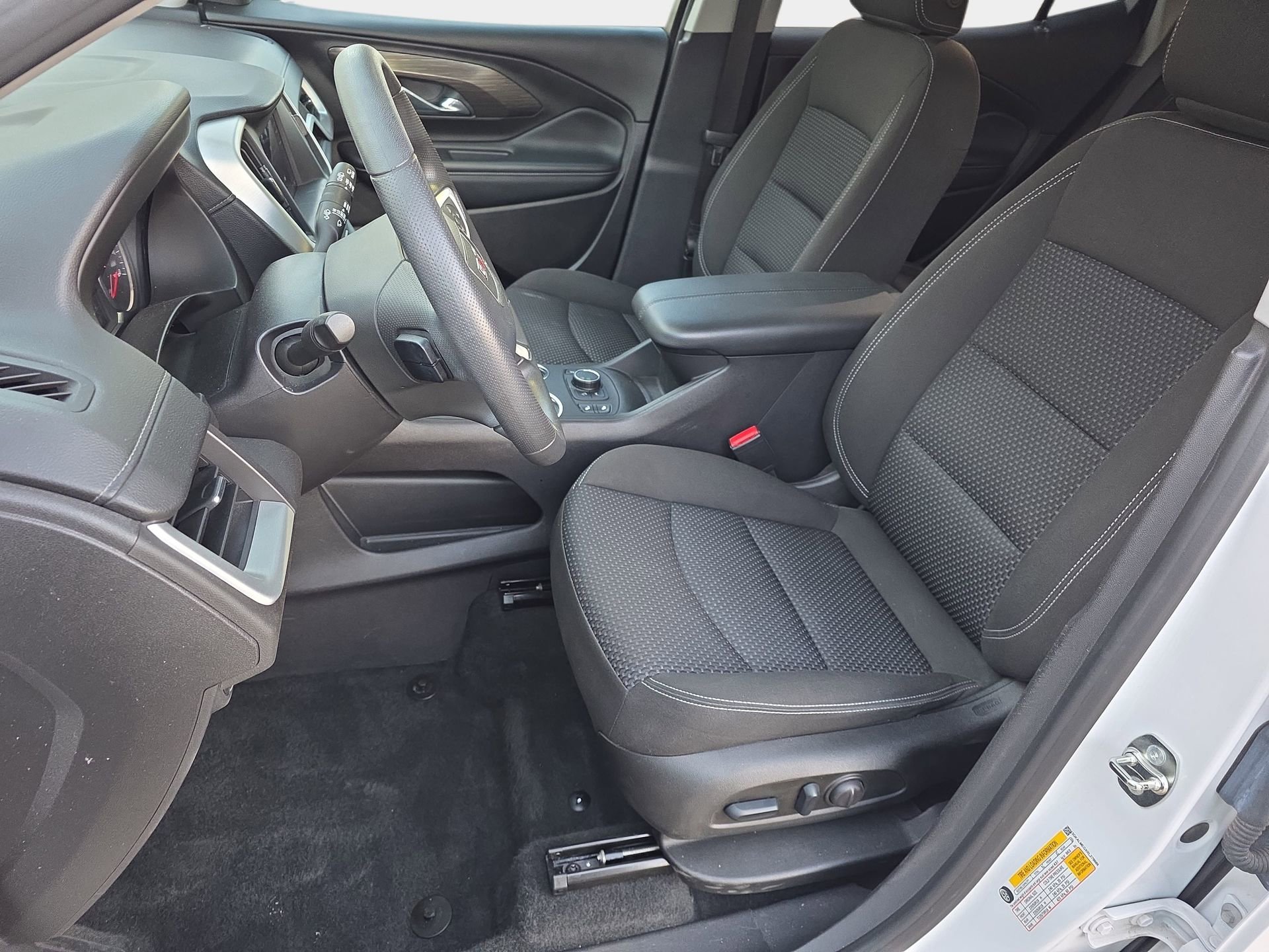 Used 2024 GMC Terrain SLE w/ Driver Convenience Package image 14