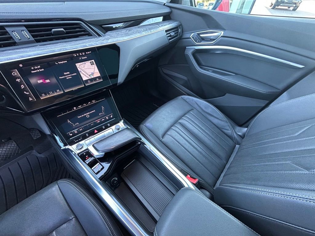 Used 2022 Audi e-tron Premium Plus w/ Premium Plus Package image 24