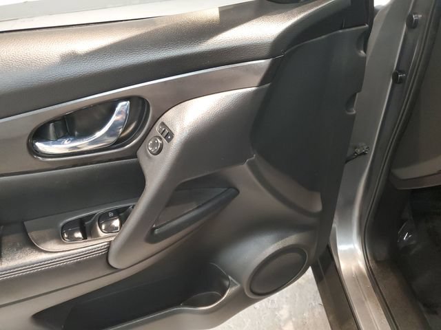 Used 2019 Nissan Rogue SV AWD/4WD image 10