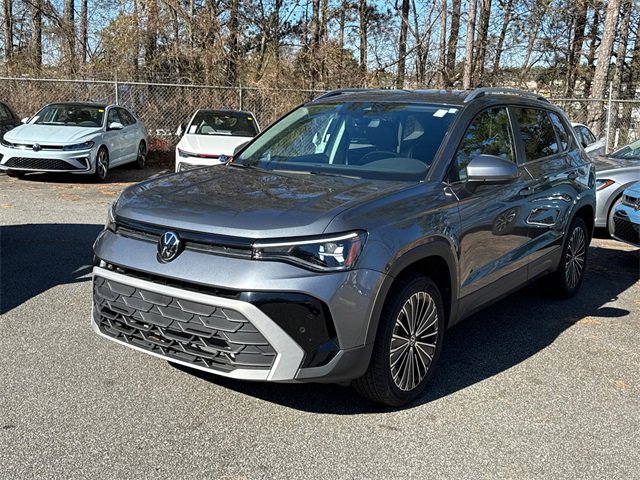 Used 2025 Volkswagen Taos SE image 3