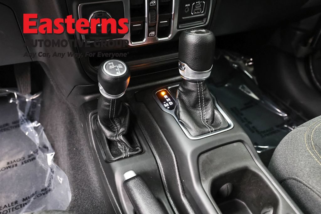 Used 2025 Jeep Wrangler Unlimited Sahara AWD/4WD image 13
