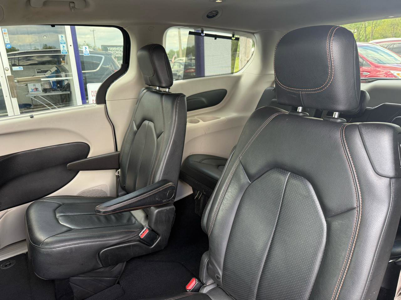 Used 2020 Chrysler Pacifica Touring-L image 9