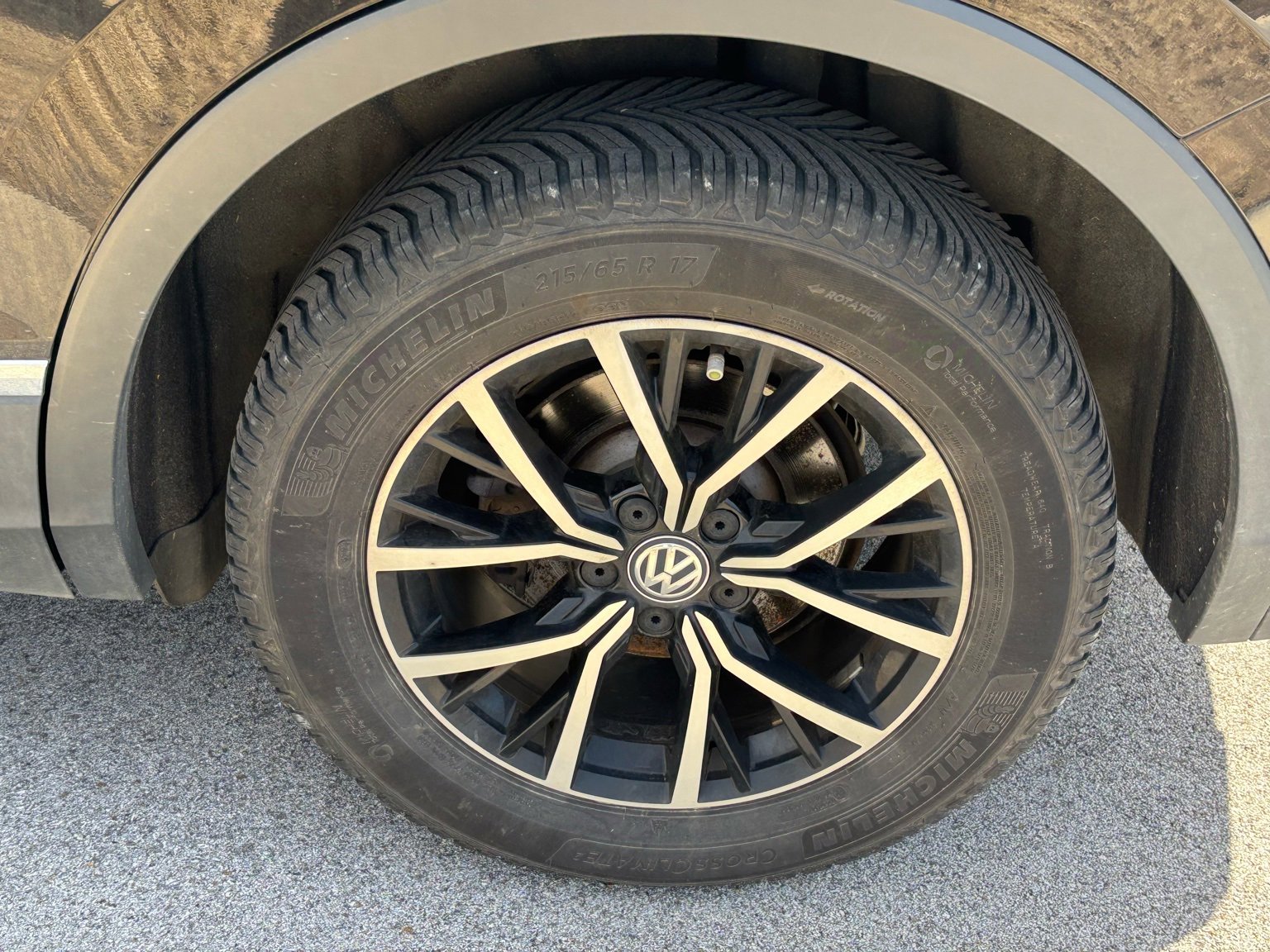 Used 2021 Volkswagen Tiguan SE image 3