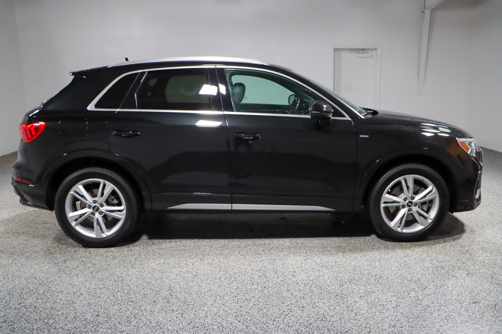 Used 2022 Audi Q3 2.0T Premium Plus w/ Premium Plus Package image 6
