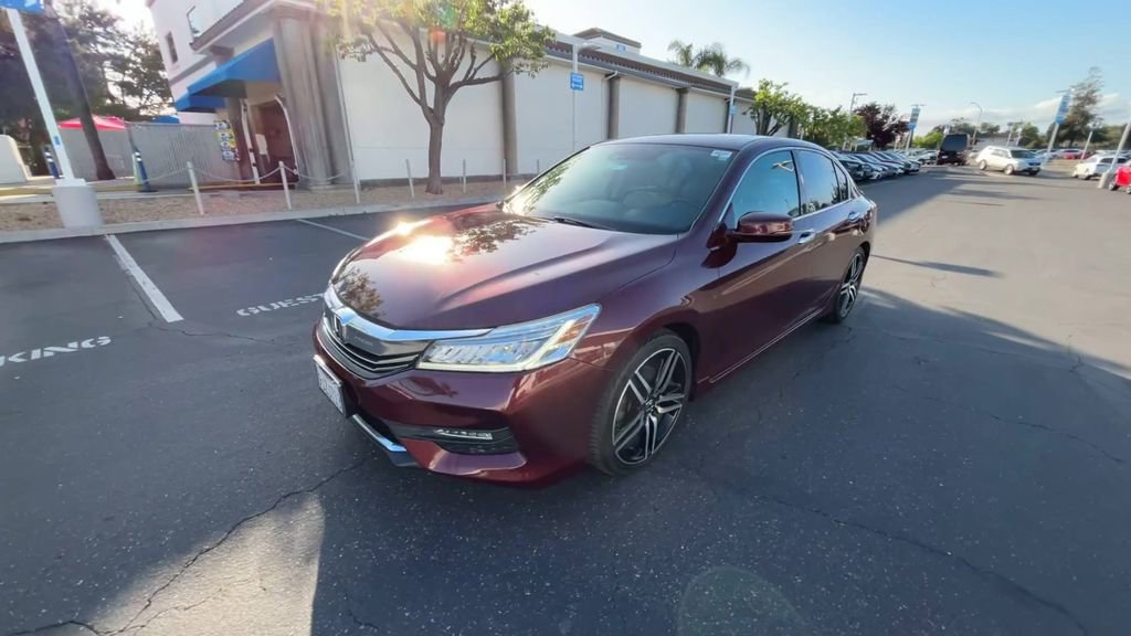 Used 2017 Honda Accord Touring image 4