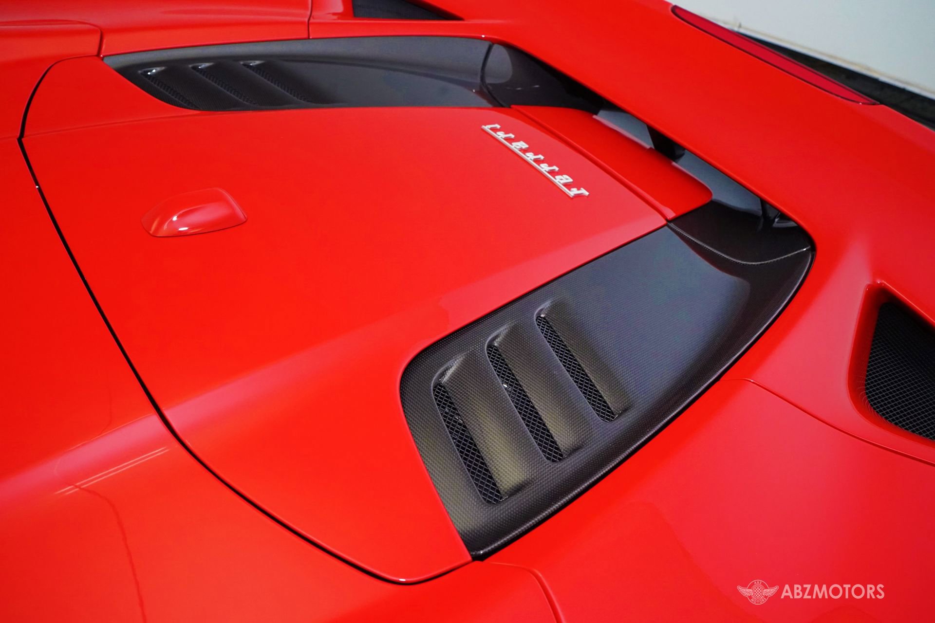 Used 2022 Ferrari F8 Tributo RWD image 10